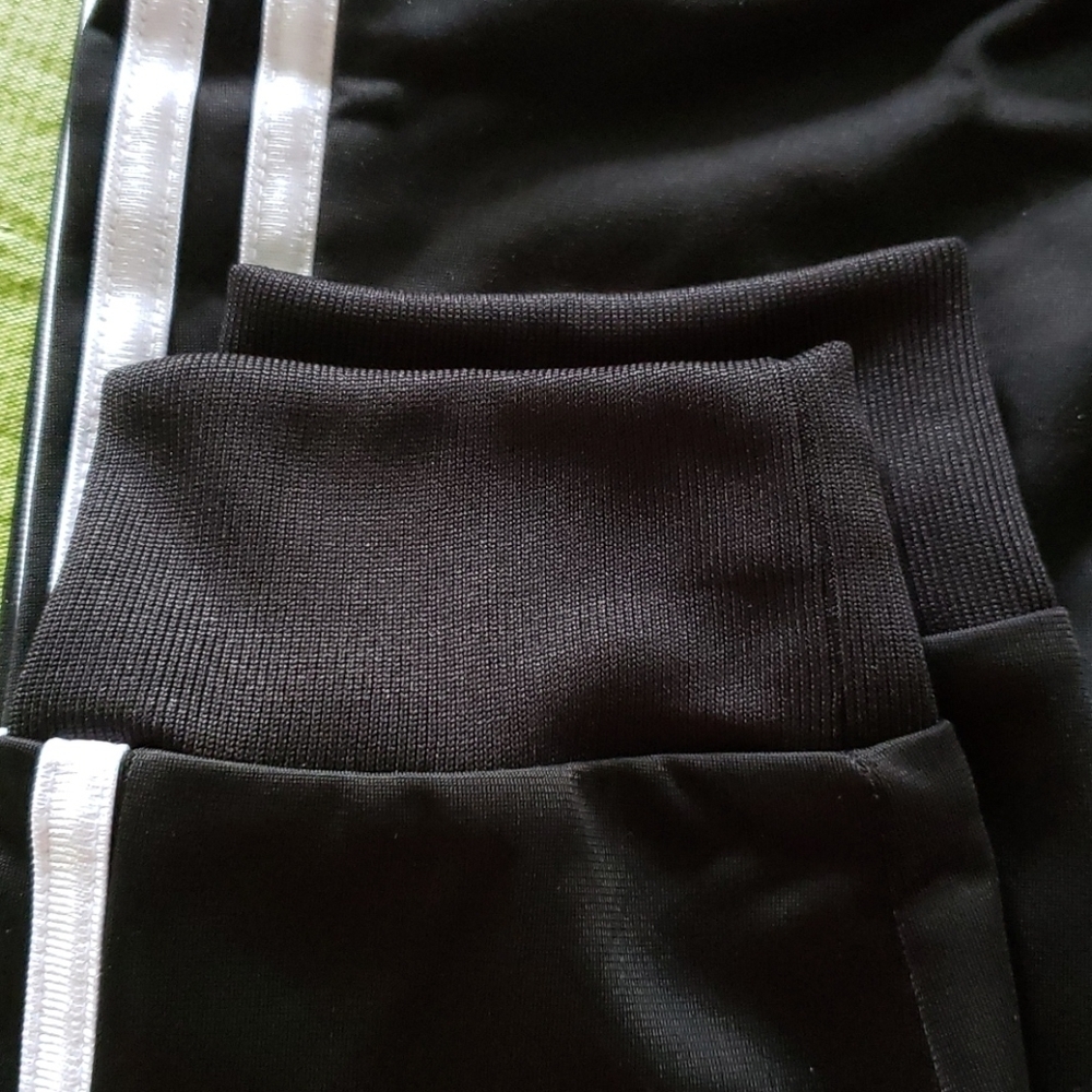 New Boy Adidas Activewear Size small or 8 - Picture 3 of 8